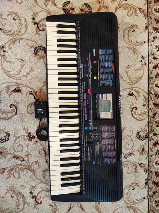 Yamaha PSR-220 не включається