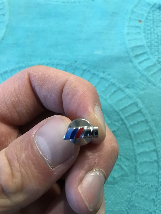 Pin bmw M para roupa.