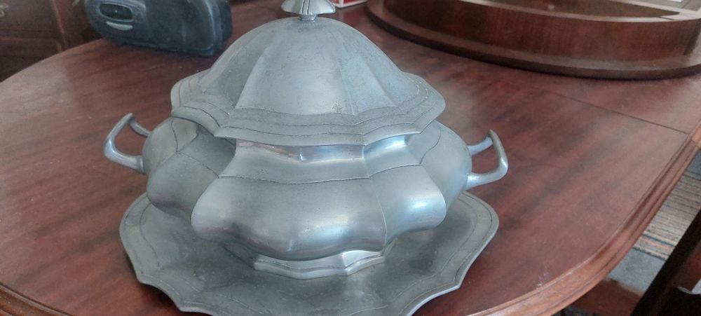 Pote em estanho grande