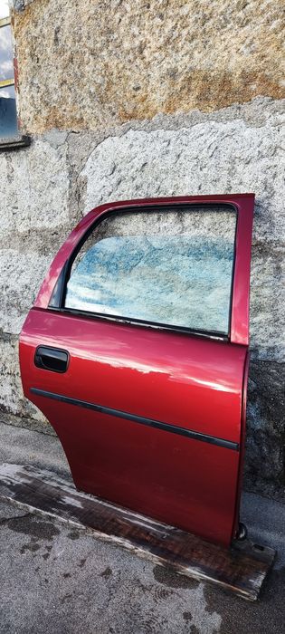 Portas do lado direito e traseira de Opel corsa b