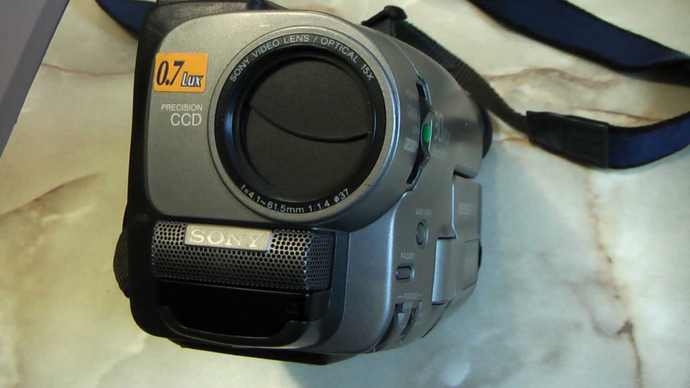 Відеокамера Sony CCD-TRV24E