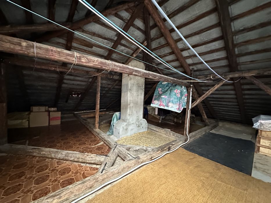 В центрі біля парку півособняк з 2 кухнями та гарному стані 5 кімнат