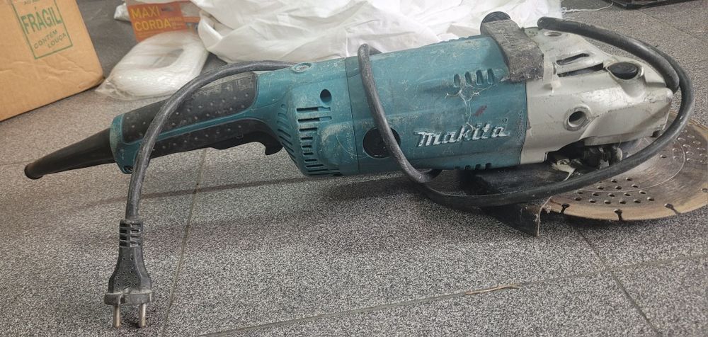 Rebarbadora Makita
