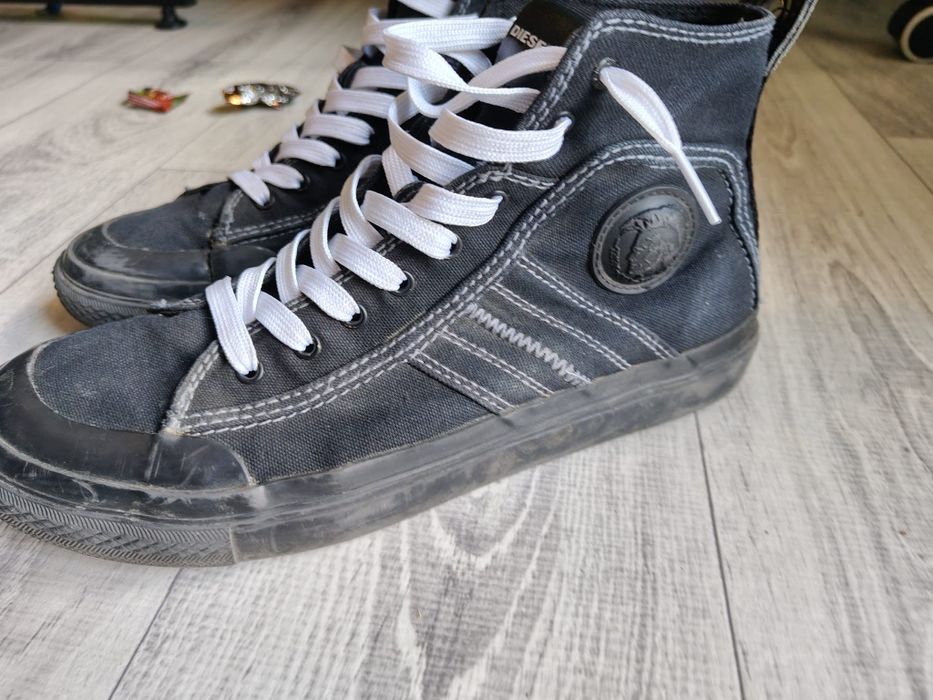 Buty Diesel model S-Astico Mid Cut.