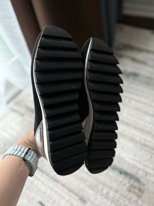 Кросівки жіночі DKNY