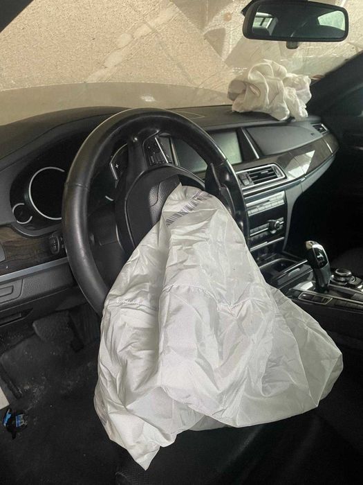 BMW 750D - 2013 " Acidentado