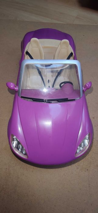 Carro cor violeta da Barbie
