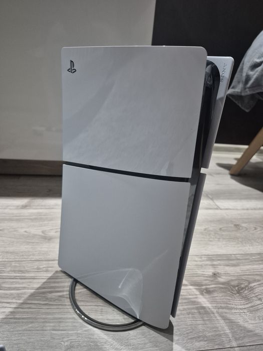 PlayStation 5 + stacja do ładowania