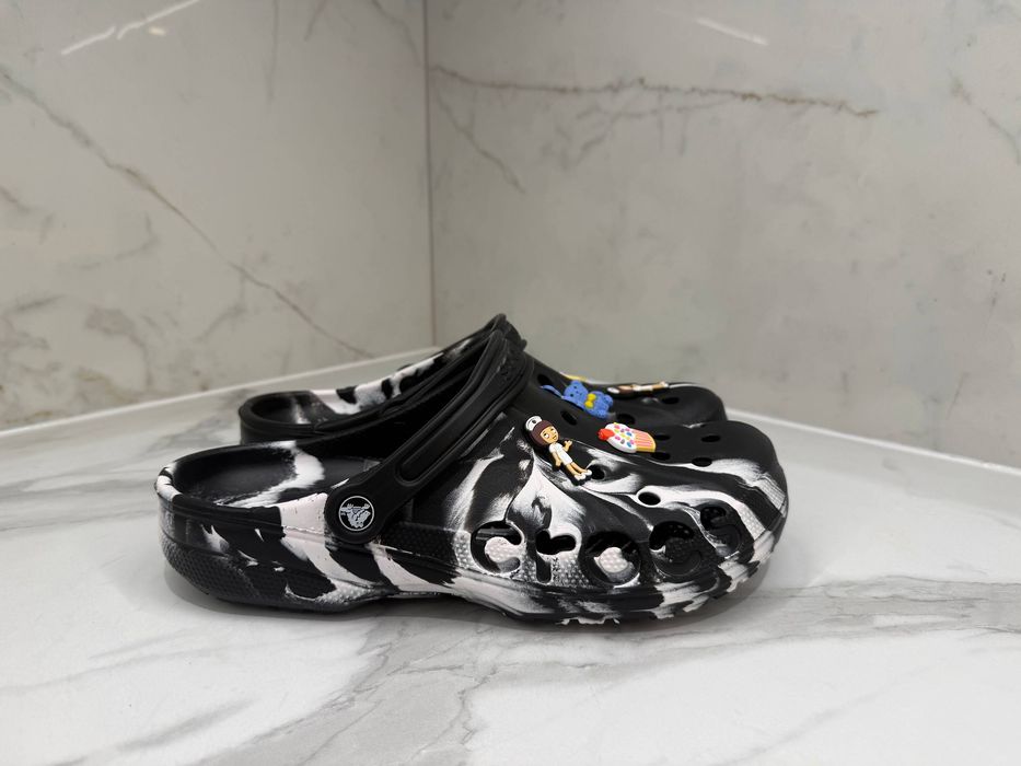 Crocs Baya Marbled Clog  Чорно-білі M7/M10