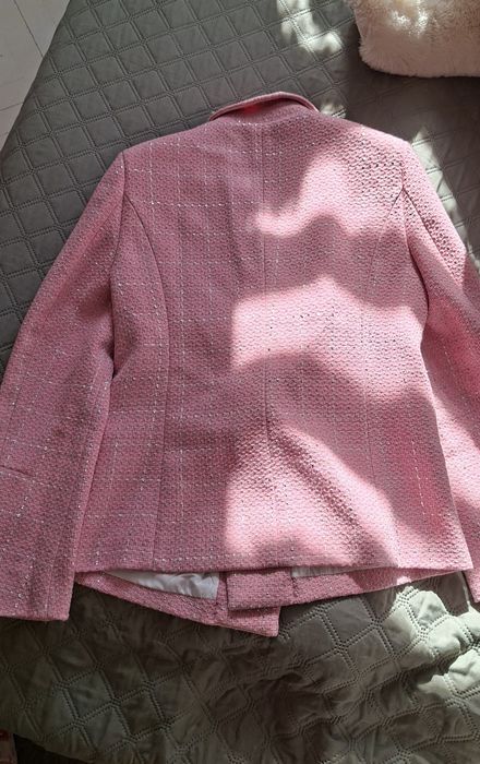 Piękna różowa marynarka