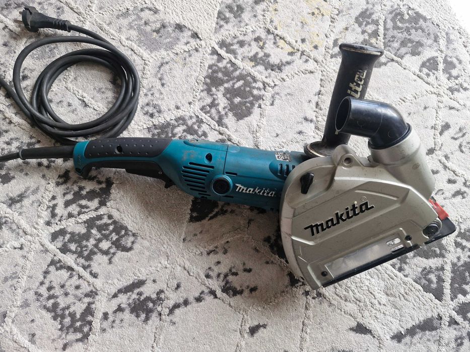 MAKITA GA5021C Szlifierka kątowa 125mm 1450W SJS plus osłona