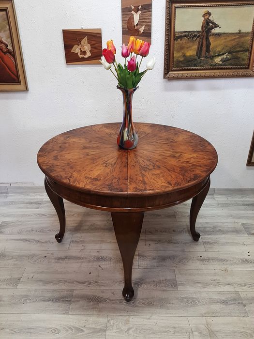 Stół vintage po częściowej renowacji