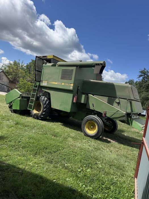 Kombajn John Deere 1042 z sieczkarnia