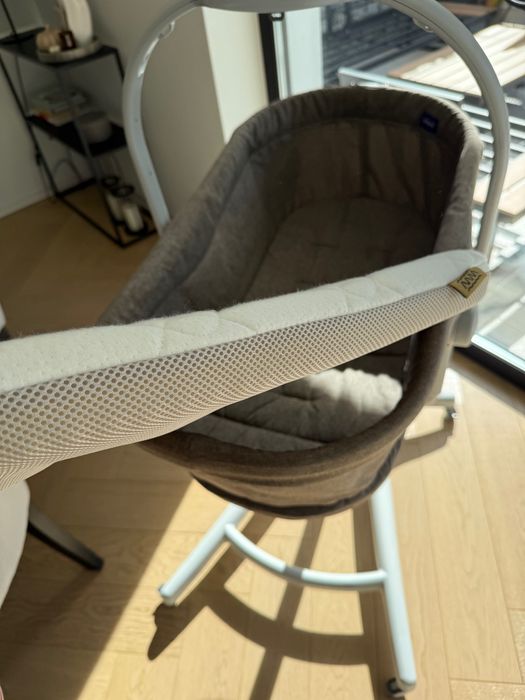 Chicco Hug 5w1 kołyska/ krzesełko