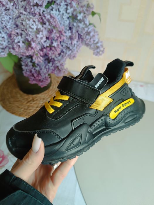 Кросівки, дитяче взуття