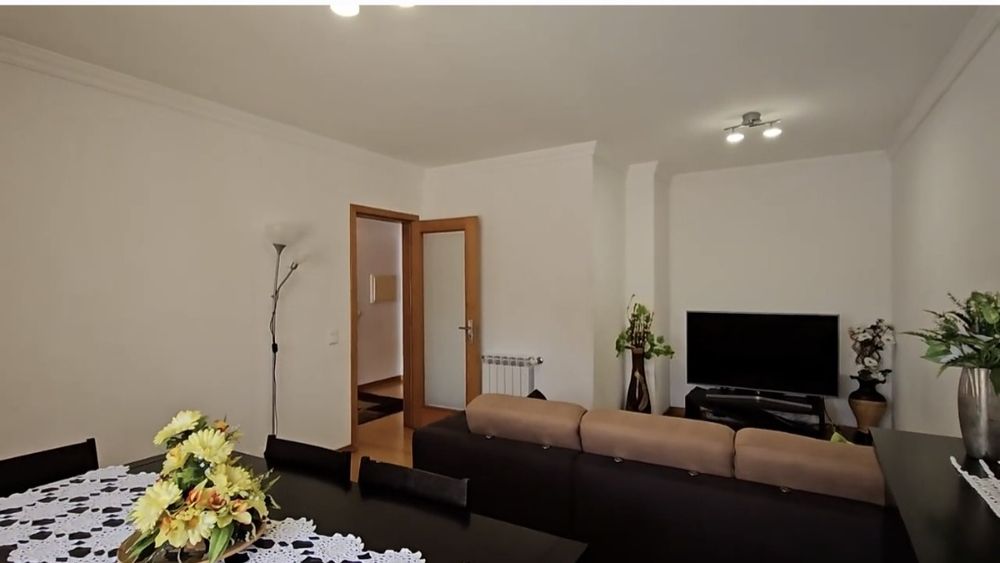 T2 Duplex com 2 Suítes, Terraço e Box em Condomínio Fechado