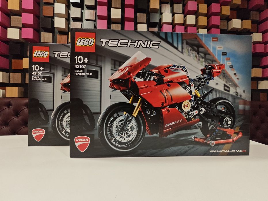 LEGO Technic 42107 Ducati Panigale V4 R (646 Деталей)
