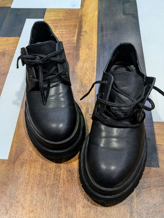 Sapatos Bershka. Número 37.