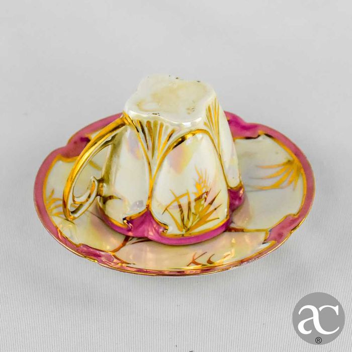 Chávena de café e pires, Arte Nova, em lustrina