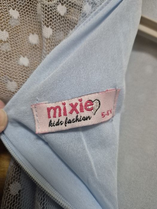 Ошатна блакитна сукня