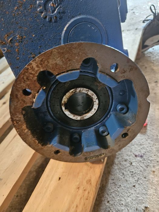 Przekładnia kątowa z silnikiem reduktor