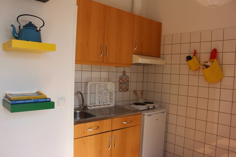 Alugo T1 Kitchnet com grande jardim privativo