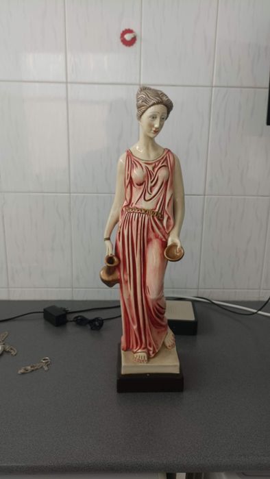 Estatua de cerâmica
