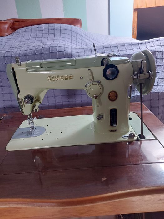 Máquina de costura Singer 319K