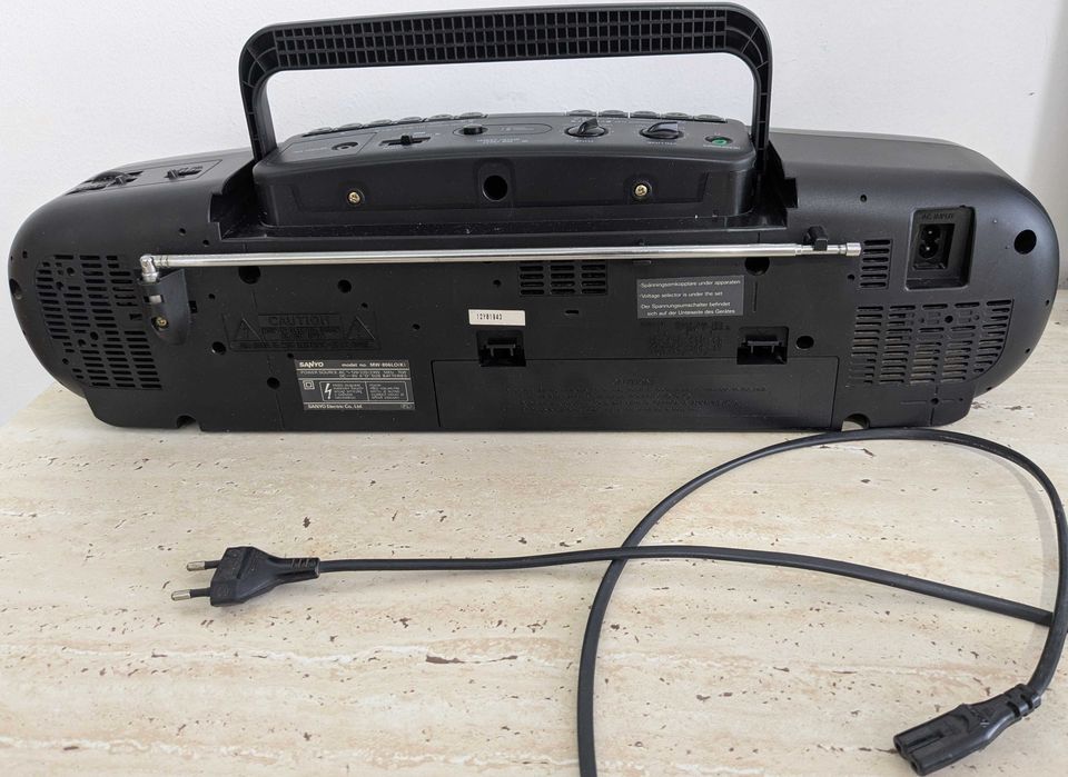 Вінтажна магнітола SANYO MW-806LO, стан задовільний, все працює, Ірпінь.