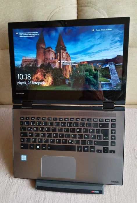 Toshiba Satellite Radius 14 L40w-c 14"/i5-6200U/SSD256GB/8GBRAM/ HD520