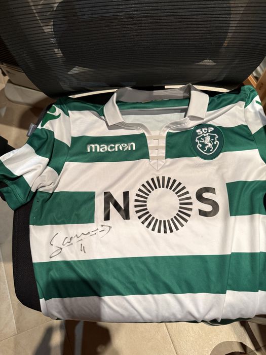 Camisola Sporting assinada pelo Coates.