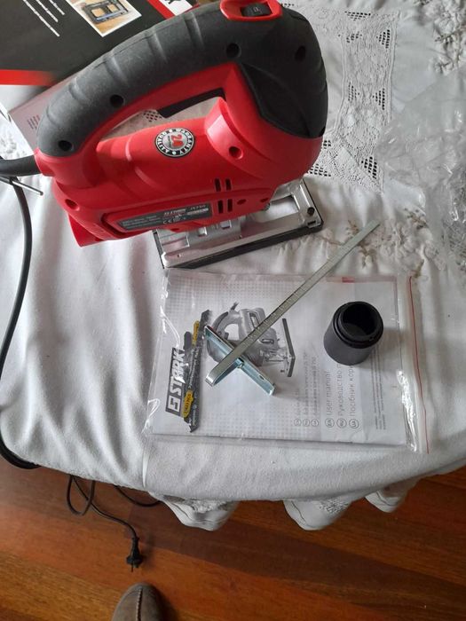 Лобзик електричний JS750