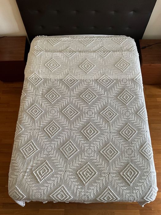 Colcha de  renda (feita à mão)