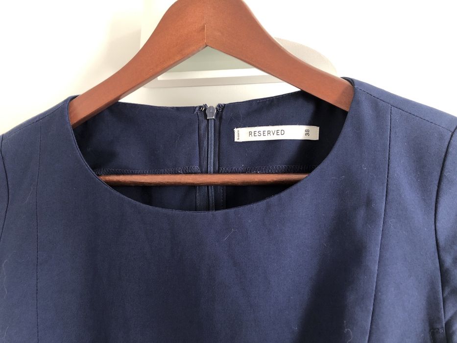 Granatowa letnia sukienka r.36 S z krótkim rękawem do kolana biurowa