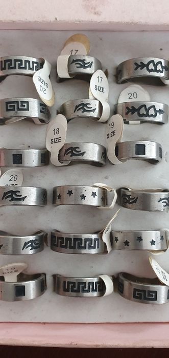 Obrączka w kolorze srebra