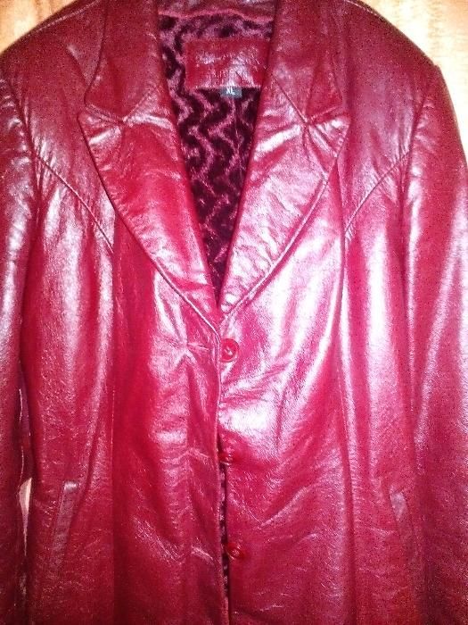 Жіноче шкіряне пальто