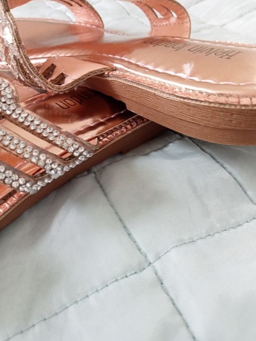 Взуття сльопанки зі стразами