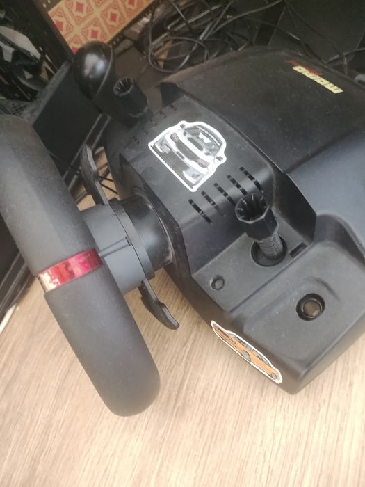 Руль logitech momo racing идеал