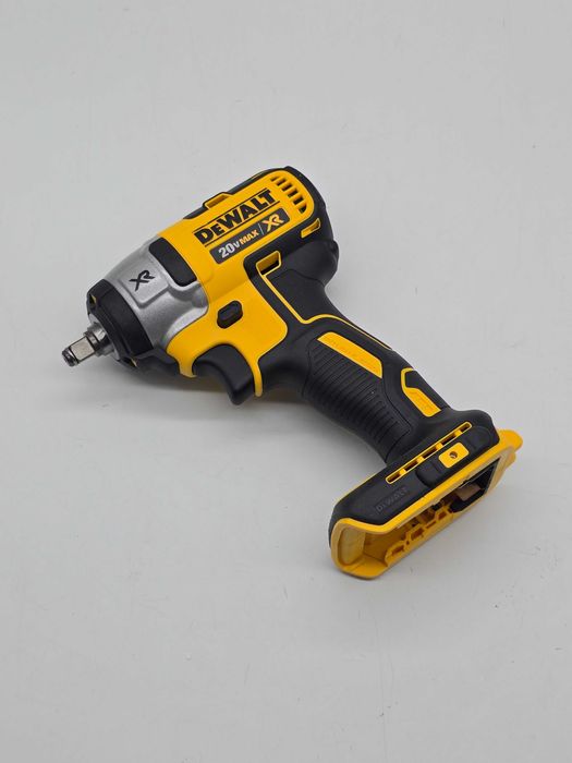 Бесщеточный ударный гайковерт 3/8" Dewalt DCF890B 20V