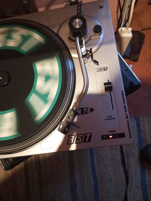 Amplificador mais gira discos antigo