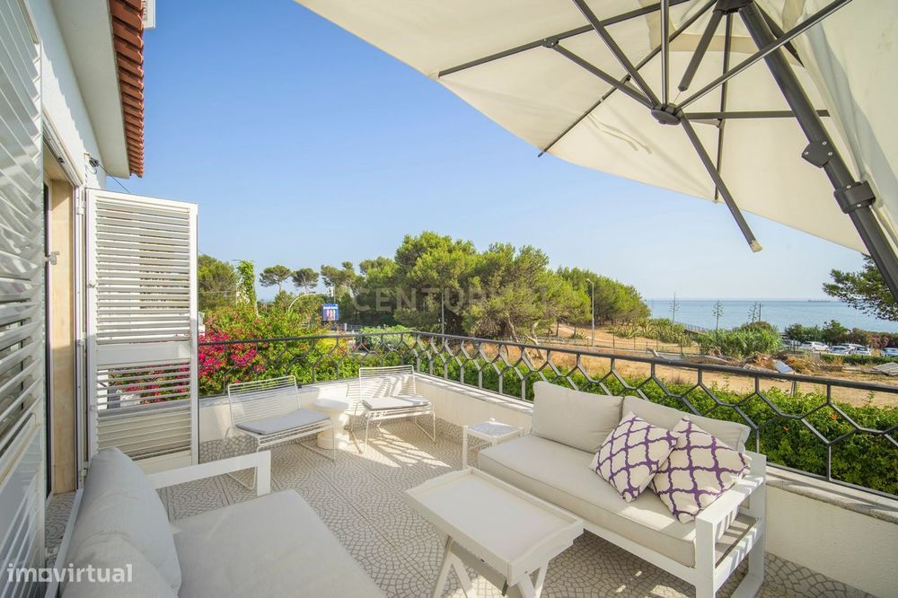 Moradia T5 remodelada à beira-mar em Cascais