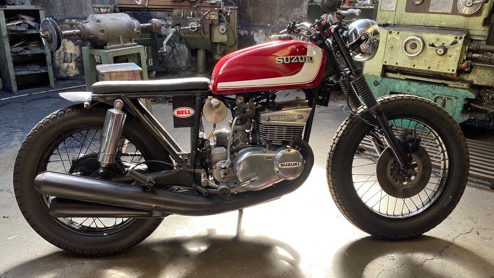 Moto Suzuki 380 gt