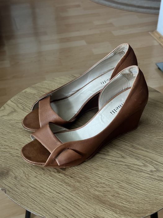 Туфлі на танкетці