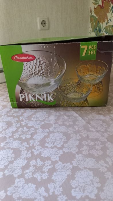 Продам набір скляних салатників