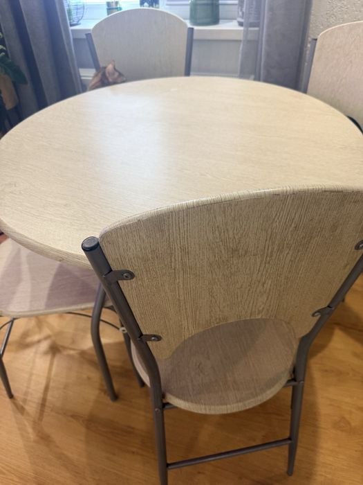 Продам обідній стіл із 4 стільцями