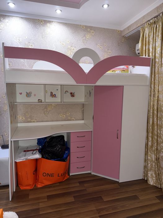 Двухъярусная  детская кровать