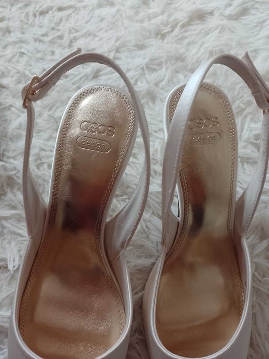 (40) ASOS/ Kremowe czółenka ślubne z odkrytą piętą z Londynu, NOWE