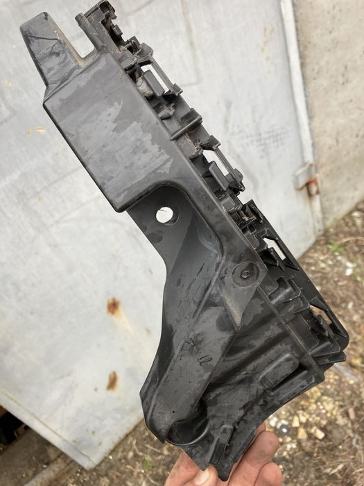 Кронштейн заднього бампера лівий SEAT IBIZA V 6F0807377C