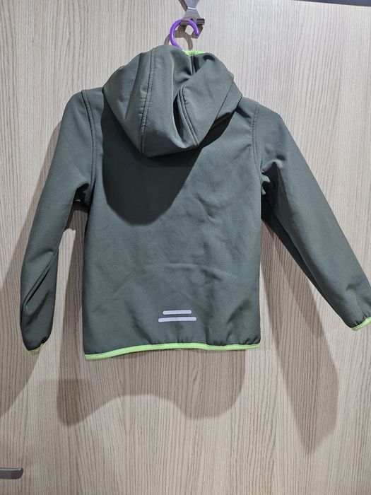 (1255) Kurtka jesienna typu softshell r.128 Yfk