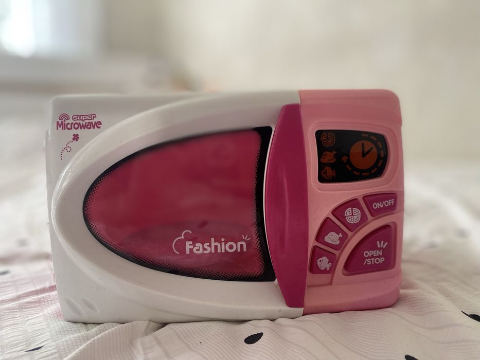 Мікрохвильова піч зі світло-звуковим ефектом